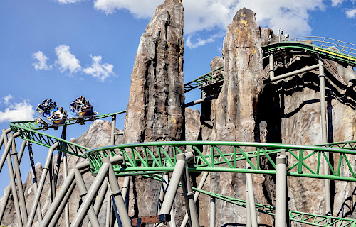 Primordial - Interactive Coaster - just opend at Lagoon, USA